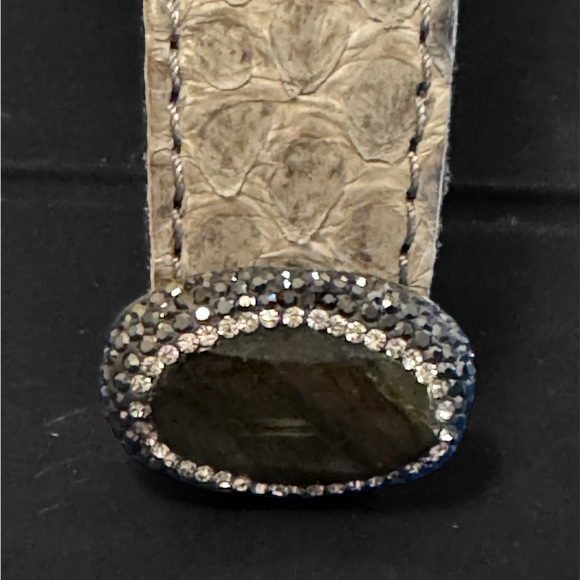 Leathercraft Snake Skin Fleur de Lis Adjustable Bracelet Rhinestone & Emerald - Picture 4 of 6